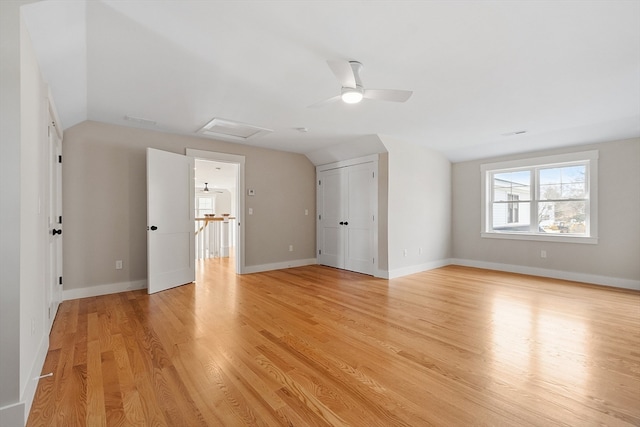 unfurnished room featuring light hardwood / wood-style floors, lofted ceiling, and ceiling fan