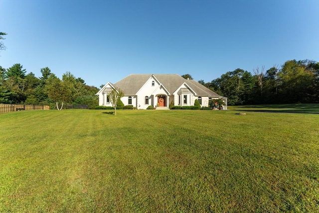 view of front facade featuring a front yard