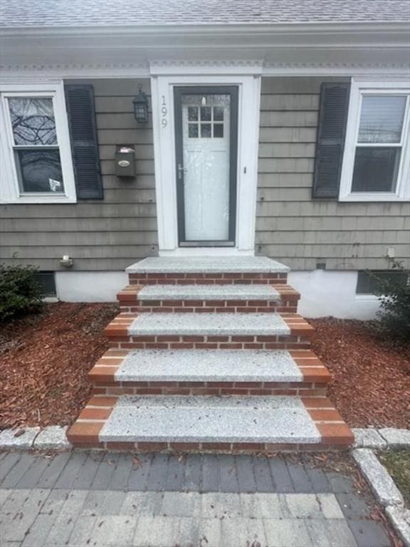 entrance to property featuring crawl space