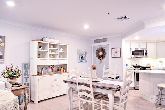 11 Cushing Pl Unit 106, Chelmsford, MA 01824 - dining room with ornamental molding, light wood-style floors, and recessed lighting