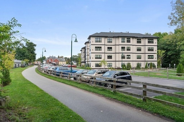 11 Cushing Pl Unit 106, Chelmsford, MA 01824 - view of home's community with fence and uncovered parking