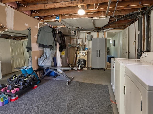 unfinished below grade area featuring washing machine and dryer and a heating unit