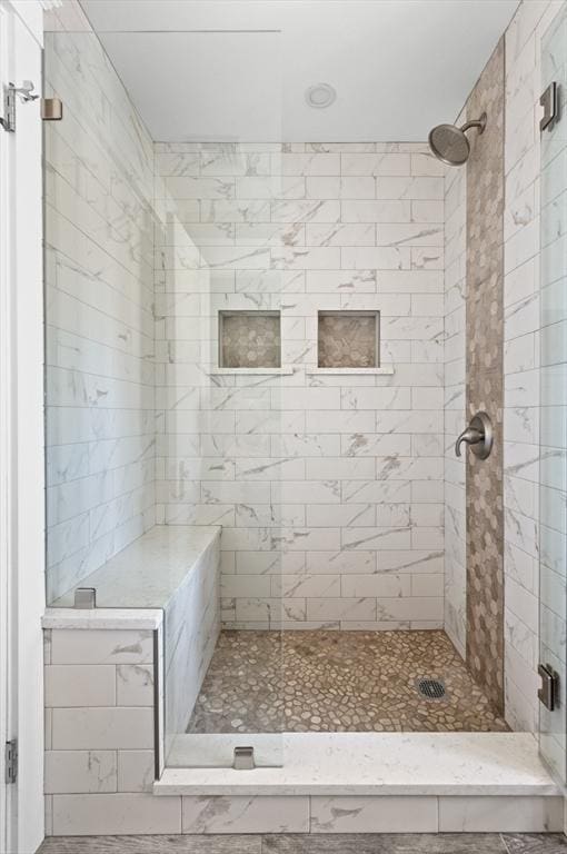 bathroom featuring tiled shower