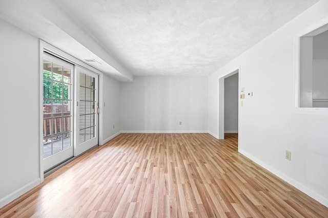 99 Apache Way Unit 99, Tewksbury, MA 01876 - empty room featuring light wood finished floors, baseboards, and a textured ceiling