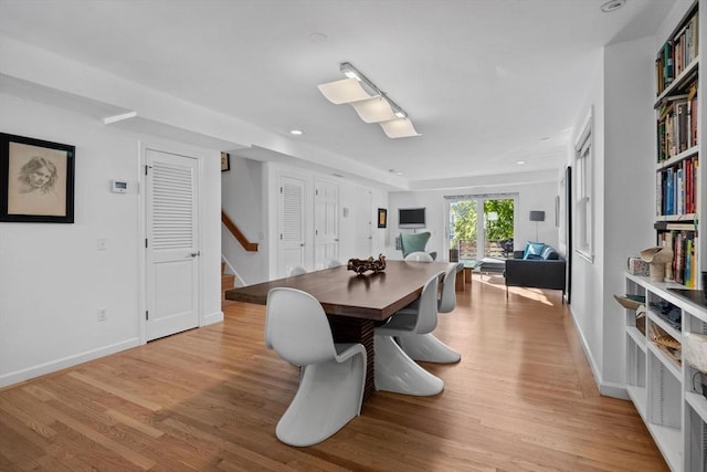 dining space featuring recessed lighting, light wood-style flooring, and baseboards