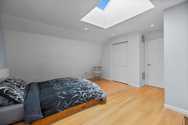 bedroom featuring recessed lighting, a closet, visible vents, wood finished floors, and baseboards