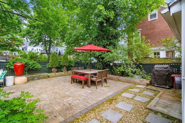 11 Congress St, Newburyport, MA 01950 - fenced backyard featuring a patio and outdoor dining space