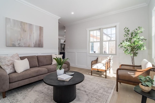 living area featuring wainscoting, wood finished floors, recessed lighting, and crown molding
