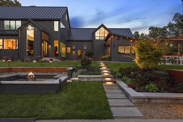 view of yard featuring an outdoor fire pit