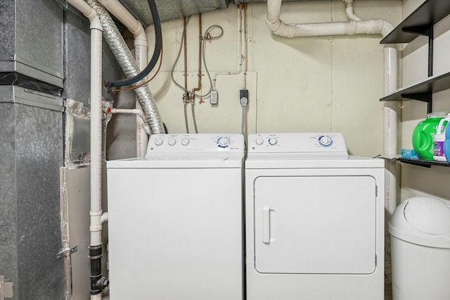 washroom featuring washing machine and clothes dryer
