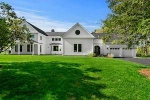 view of front facade with a front lawn, driveway, and a garage