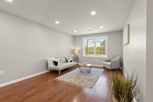 living area featuring baseboards, recessed lighting, wood finished floors, and visible vents