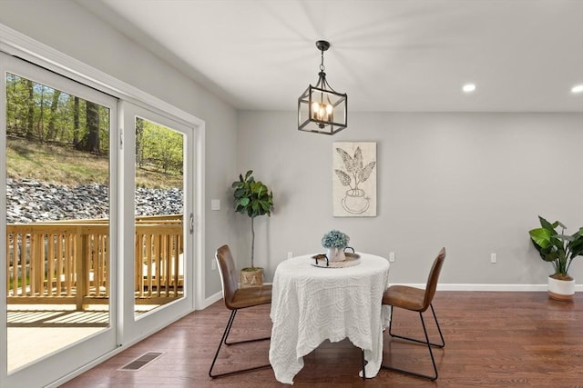 dining room with an inviting chandelier, recessed lighting, baseboards, wood finished floors, and visible vents