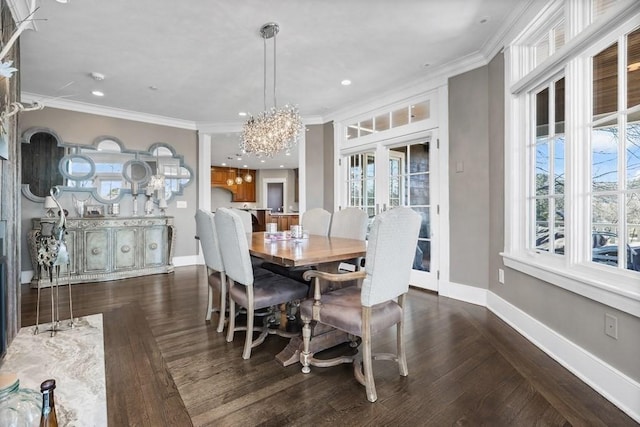 dining area with dark wood-style floors, recessed lighting, an inviting chandelier, crown molding, and baseboards