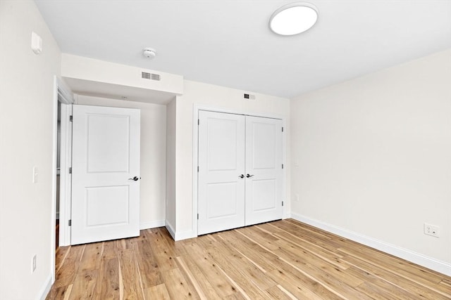 1 Pleasant St Unit 204, Cohasset, MA 02025 - unfurnished bedroom featuring light wood finished floors, baseboards, visible vents, and a closet