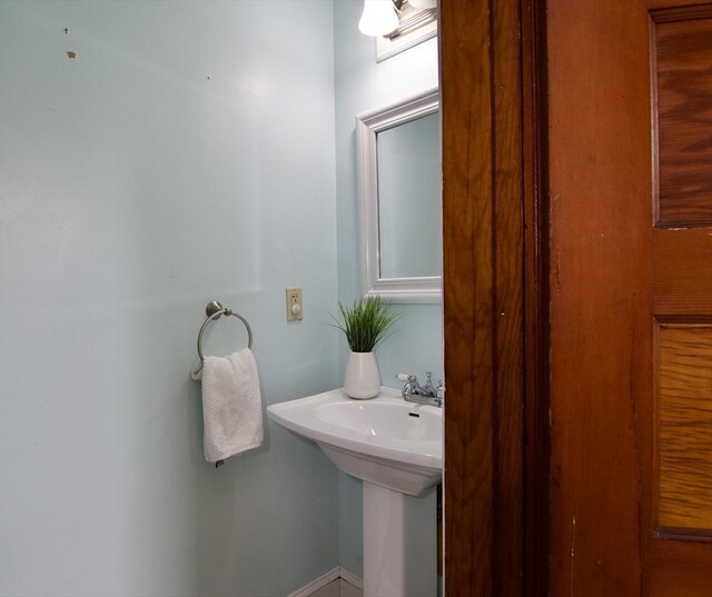 82 Worcester St, West Springfield, MA 01089 - view of bathroom