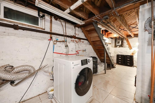 laundry area featuring washer / clothes dryer and light tile patterned floors