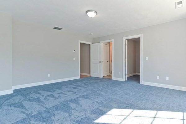 unfurnished bedroom featuring carpet floors