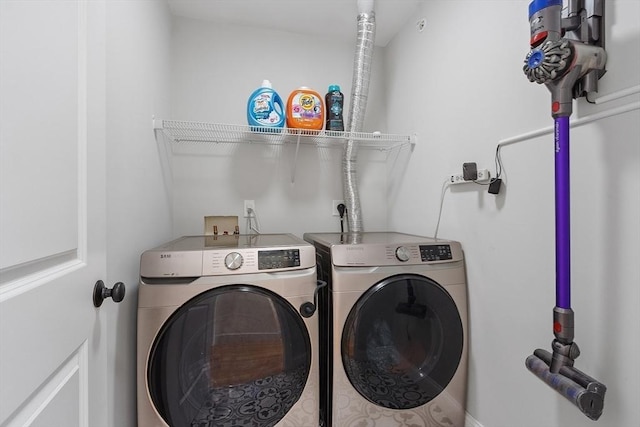 laundry room featuring washer and clothes dryer