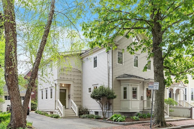 122 Hamilton St Unit 1, Cambridge, MA 02139 - view of front facade with entry steps