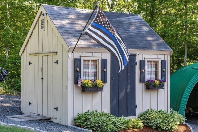 view of outbuilding