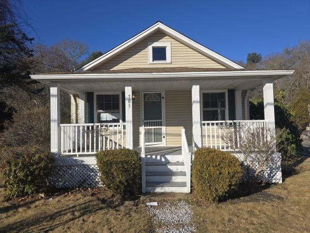 bungalow-style house with covered porch