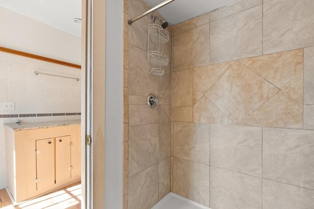 bathroom with tiled shower