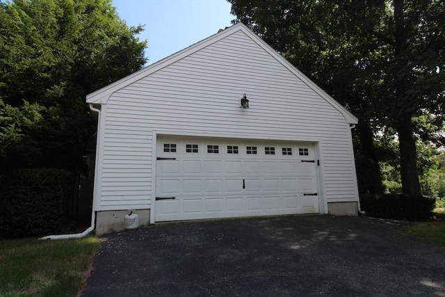 view of detached garage