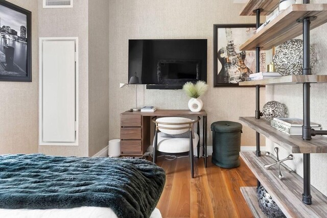 300 Blvd 3I, Boston, MA 02210 - bedroom with wood finished floors and baseboards
