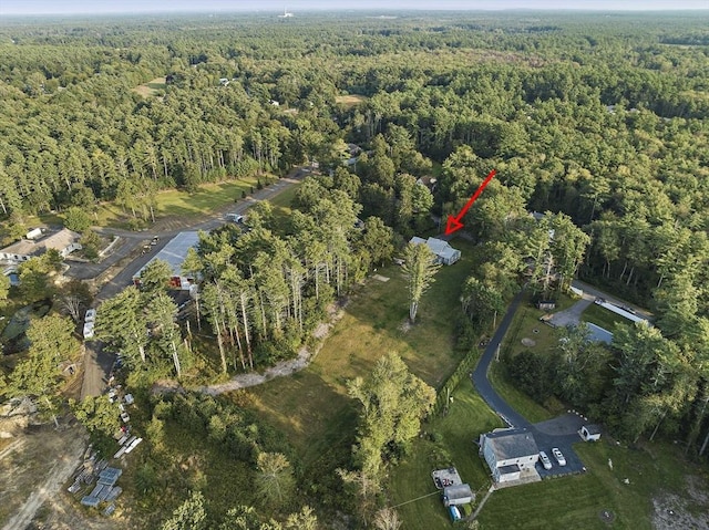 bird's eye view featuring a wooded view