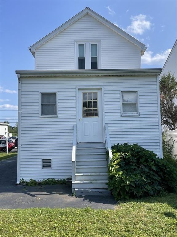 view of front facade with entry steps