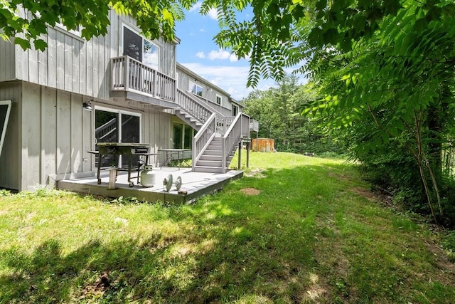 view of yard with a patio area