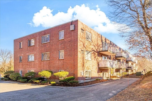 view of building exterior featuring cooling unit