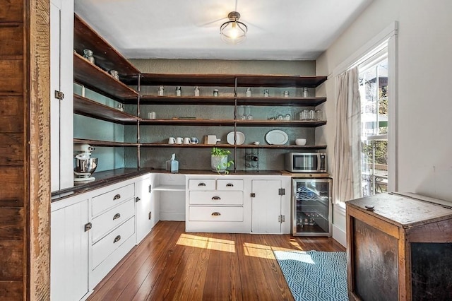 2 Oxford Pl, Worcester, MA 01609 - pantry featuring wine cooler