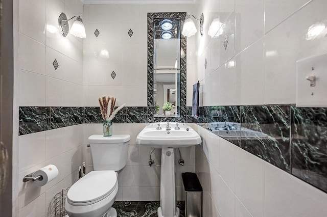 2 Oxford Pl, Worcester, MA 01609 - bathroom with tile walls, toilet, and a sink