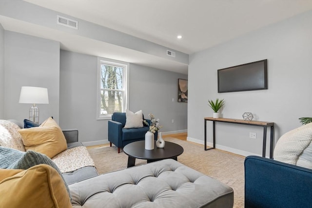 living area featuring visible vents, recessed lighting, and baseboards
