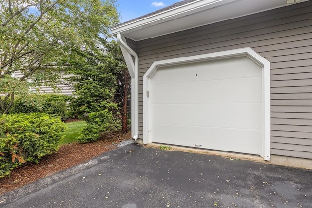 44 Bay Farm Rd Unit 44, Duxbury, MA 02332 - garage with driveway