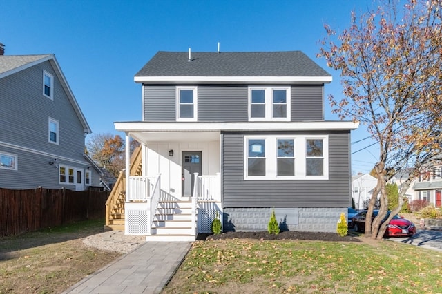 view of front of home featuring a front lawn