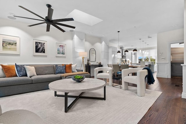 living room with dark wood-style flooring, a ceiling fan, and recessed lighting