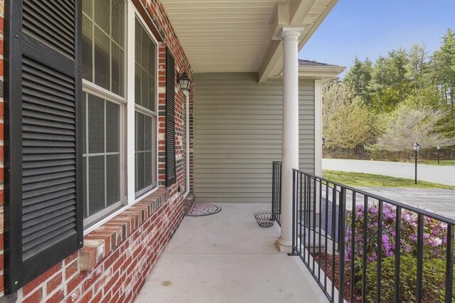 balcony featuring covered porch