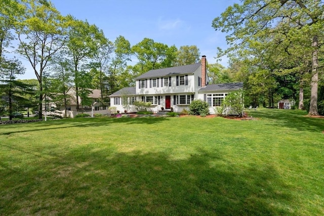 colonial inspired home featuring a front yard