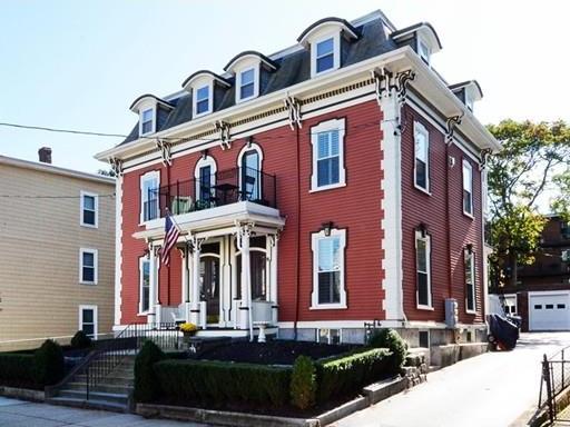 view of italianate-style house