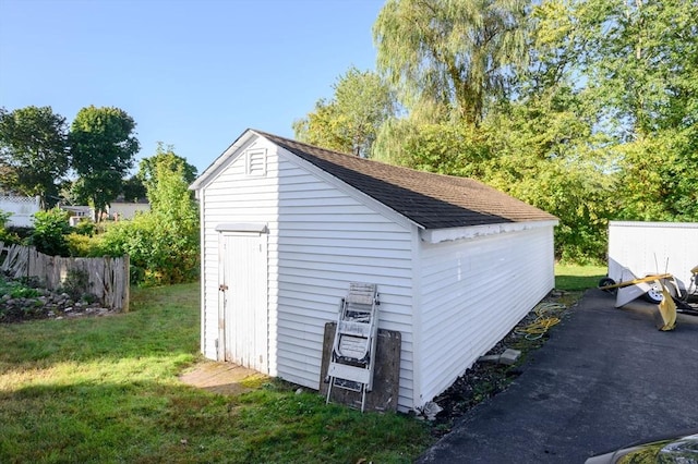 view of outdoor structure with a yard