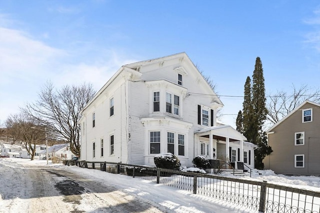 view of front of house featuring fence