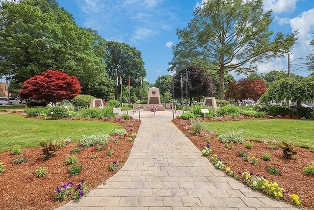 311 Main St, Franklin, MA 02038 - surrounding community with a lawn