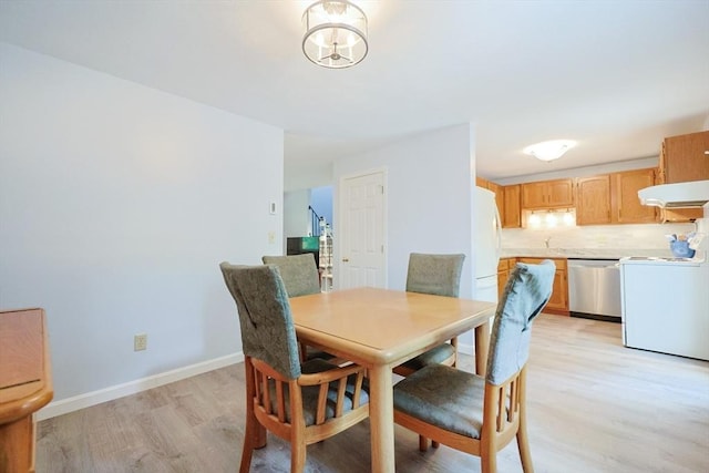 330 Thurston St Unit 330, Wrentham, MA 02093 - dining area with light wood-style floors and a chandelier