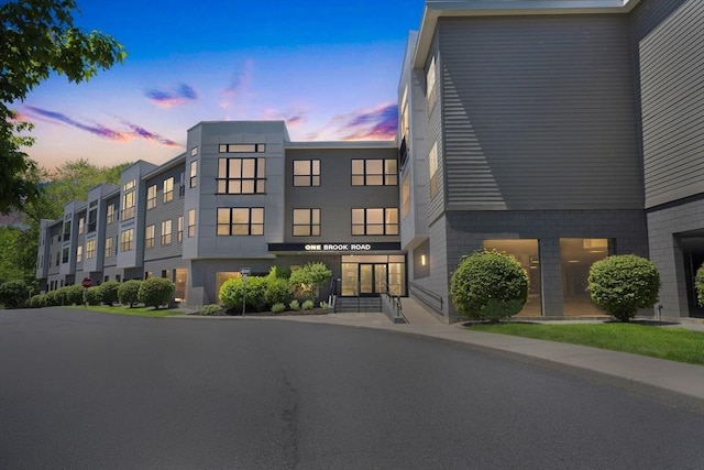 1 Brook Rd Unit 215, Quincy, MA 02169 - view of property at dusk