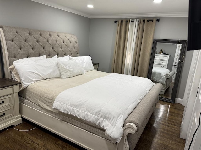 bedroom with dark wood-style floors, recessed lighting, baseboards, and crown molding