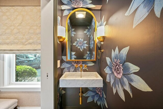 8 Union Wharf Unit 8, Boston, MA 02109 - detailed view of wallpapered walls