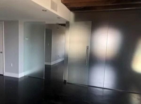 empty room featuring concrete flooring and baseboards
